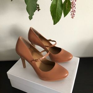 Calvin Klein Womens Paislie Caramel Leather 7 M